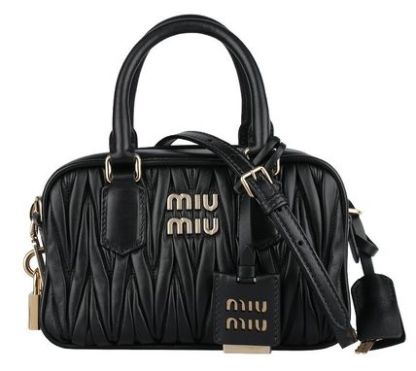 sweet 雑誌掲載！ガーリーな「miumiu(ミュウミュウ」のコーディネートがキュートな吉岡里帆さんが目印