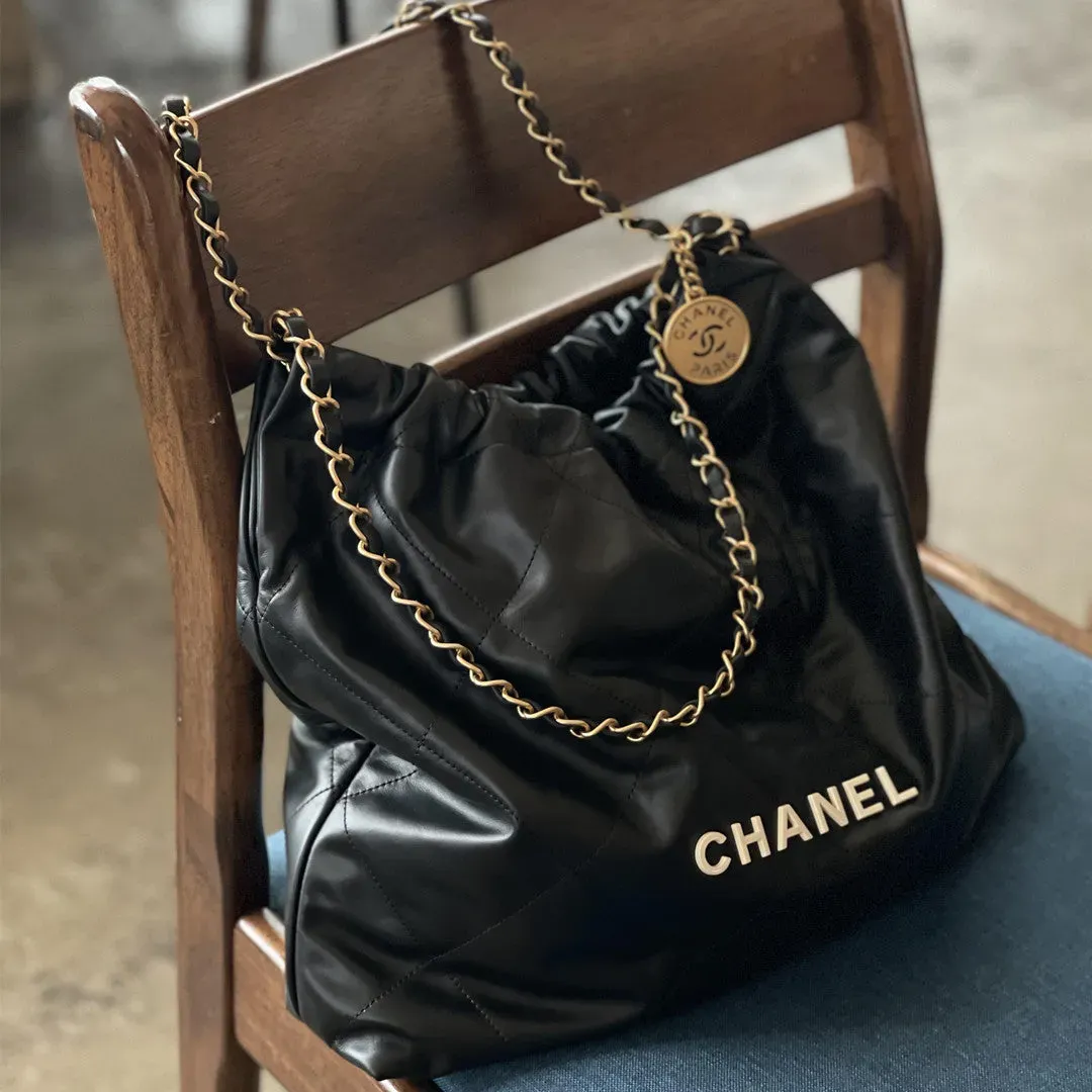 VERY雑誌掲載!通勤からお出かけまで♪【CHANEL】シャネル 22 ハンドバッグ