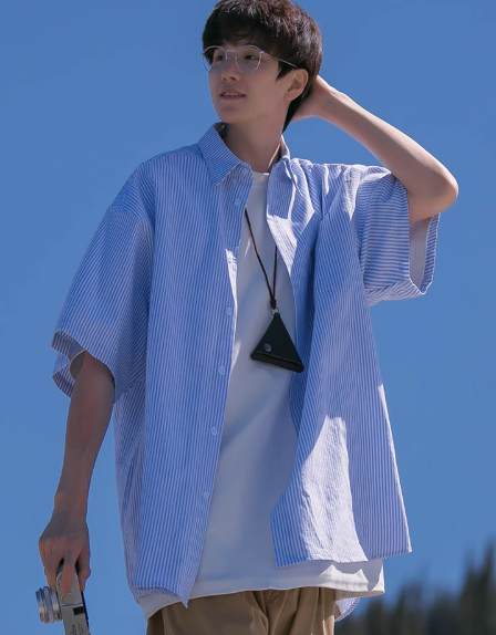 日本のシティボーイ青と白のストライプシャツ半袖メンズ夏新作ゆったりカジュアルボーイズシャツジャケット