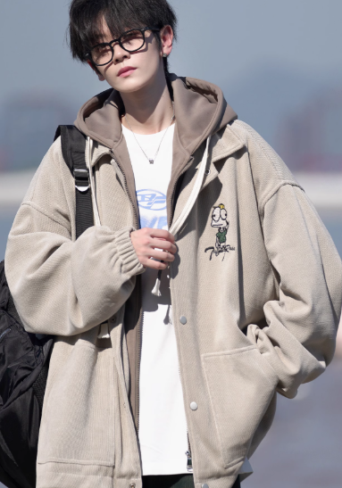 春と秋のメンズの日本のフェイクツーピースジャケット、ティーンエイジャーのゆったりしたフード付きジャケット、大きいサイズ、メンズ野球ユニフォーム