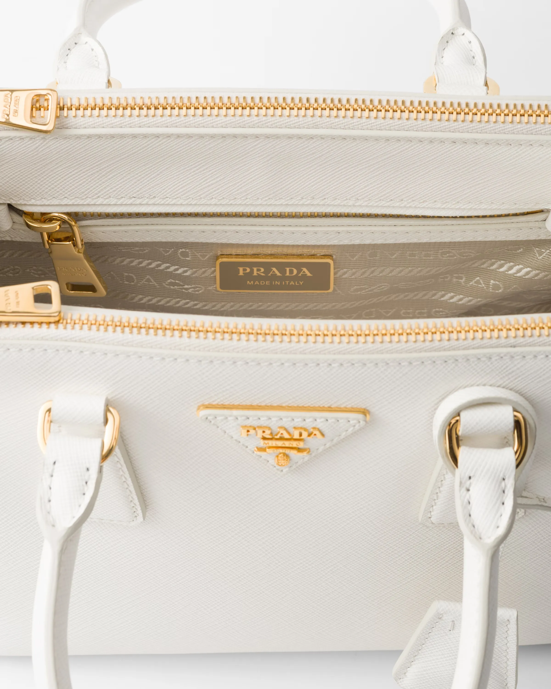 【PRADA】長澤まさみさん着用！夏感あふれる新作“ストローバッグ”が登場