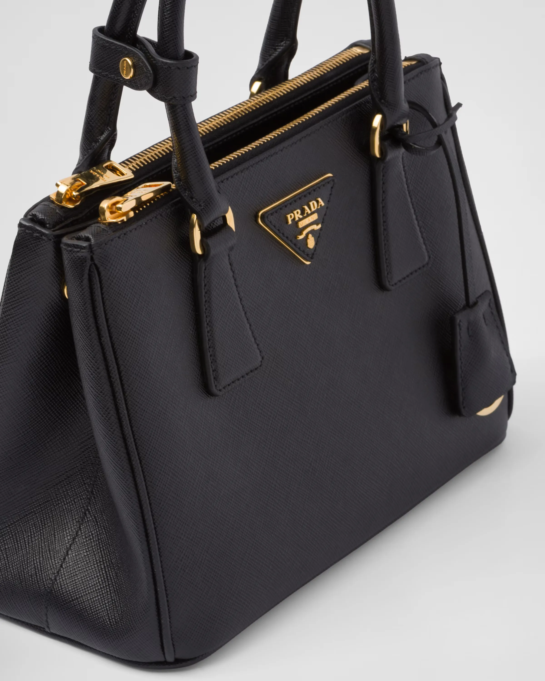 【PRADA】長澤まさみさん着用！夏感あふれる新作“ストローバッグ”が登場
