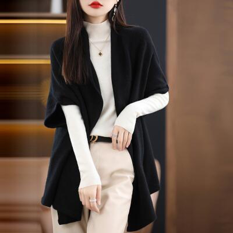 【🔥100% Imported Pure Wool】A wool cape coat worn by elegant women. Three times warmer than regular sweaters, it's comfortable even in temperatures as low as -40°C. Stylish and versatile, it easily creates a sophisticated look.