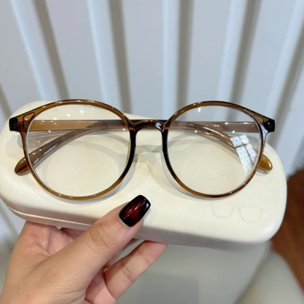 Ultra-lightweight anti-blue light integrated reading glasses