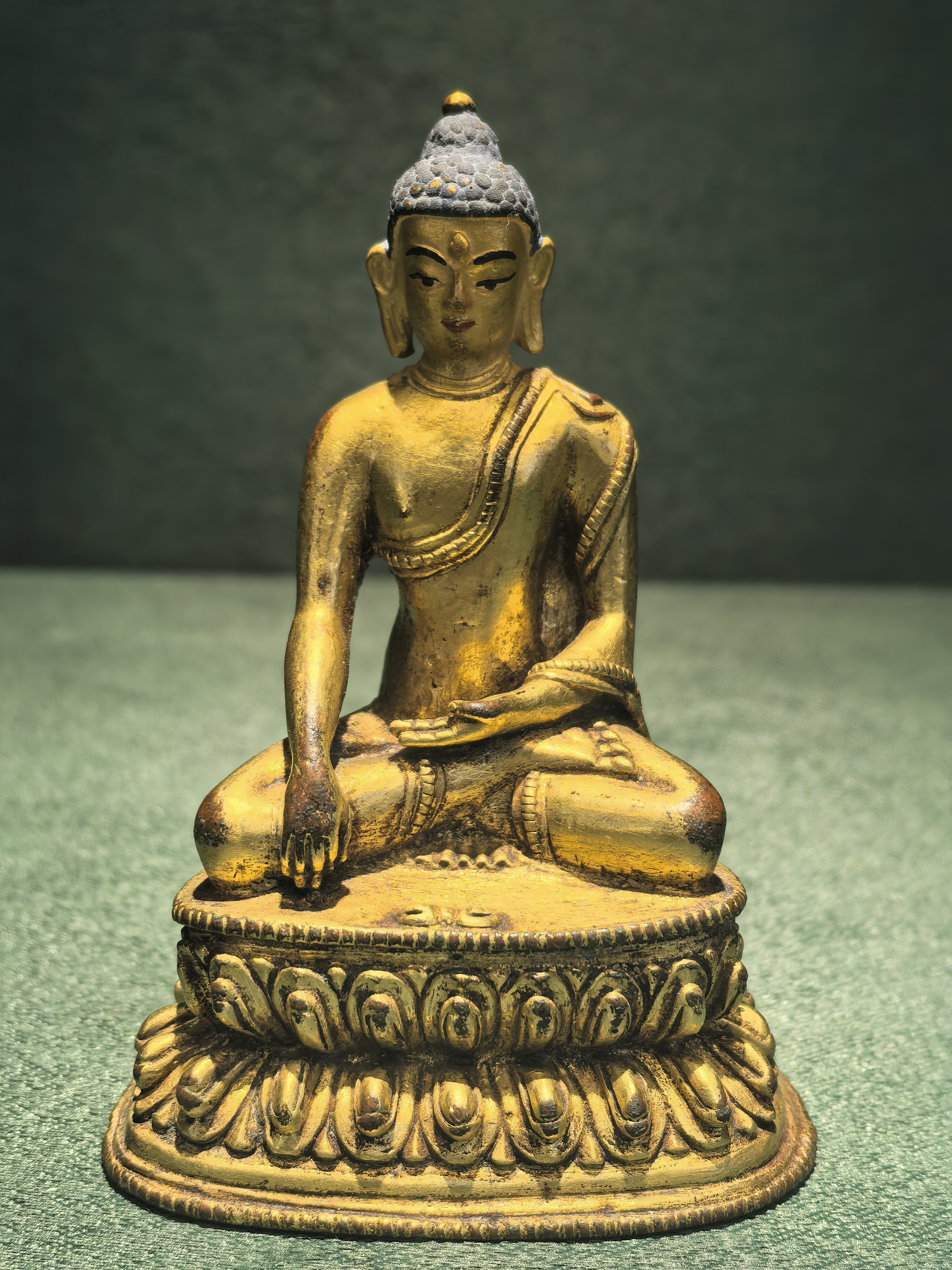 Shakyamuni Buddha Gilded Statue – 8cm Handcrafted 