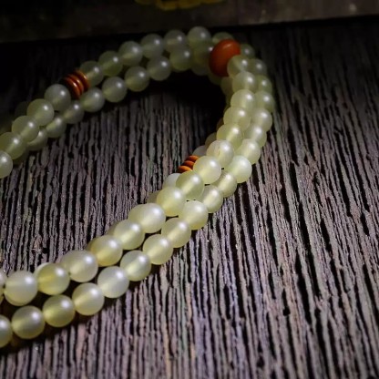Tibetan Simplicity: Natural Highland Goat Horn Mala with Certified Beeswax Accents