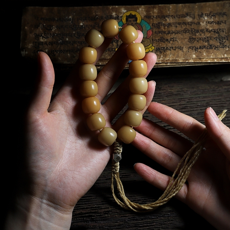 Timeless Essence – Handcrafted Natural Bodhi Root Mala Bracelet with White Jade Beads