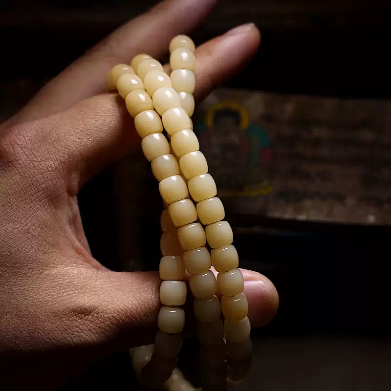 Natural White Jade Bodhi Root Mala – Handcrafted Timeless Elegance