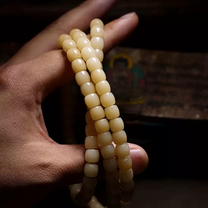 Natural White Jade Bodhi Root Mala – Handcrafted Timeless Elegance