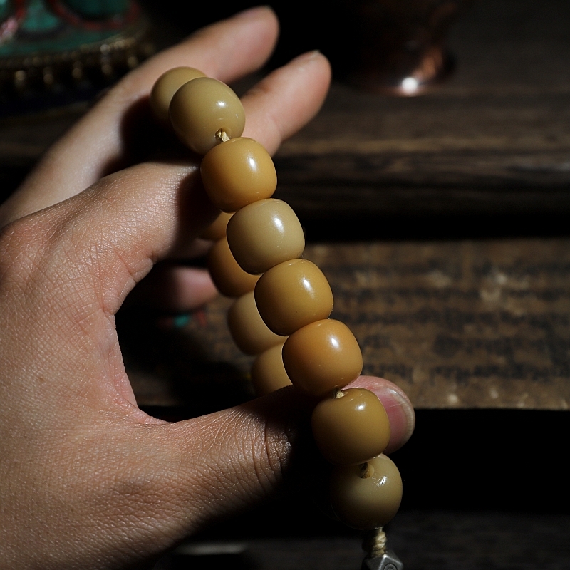 Timeless Essence – Handcrafted Natural Bodhi Root Mala Bracelet with White Jade Beads