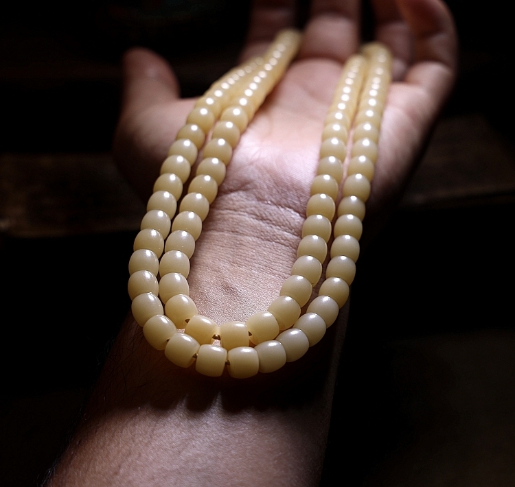 Natural White Jade Bodhi Root Mala – Handcrafted Timeless Elegance