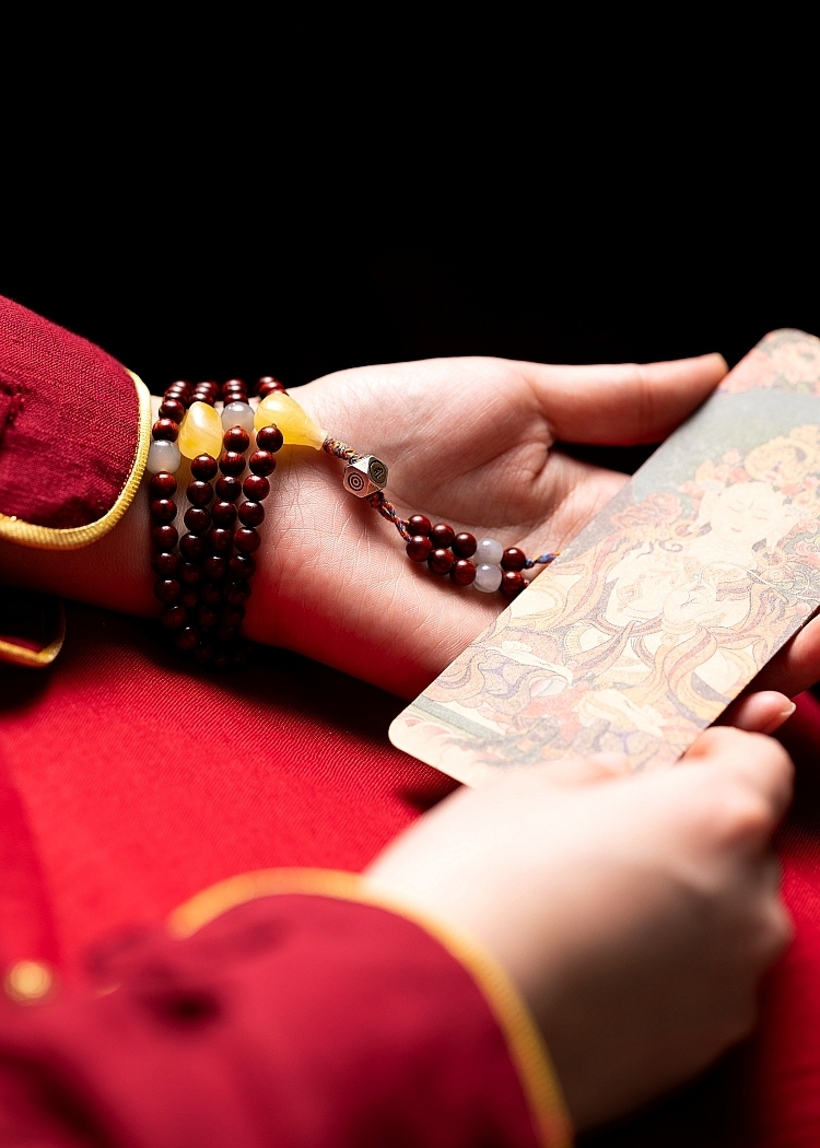 Natural Rosewood 108 Bead Mala Bracelet with Beeswax and Hetian Jade Zodiac Sign Charm