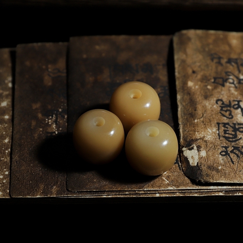 Timeless Essence – Handcrafted Natural Bodhi Root Mala Bracelet with White Jade Beads