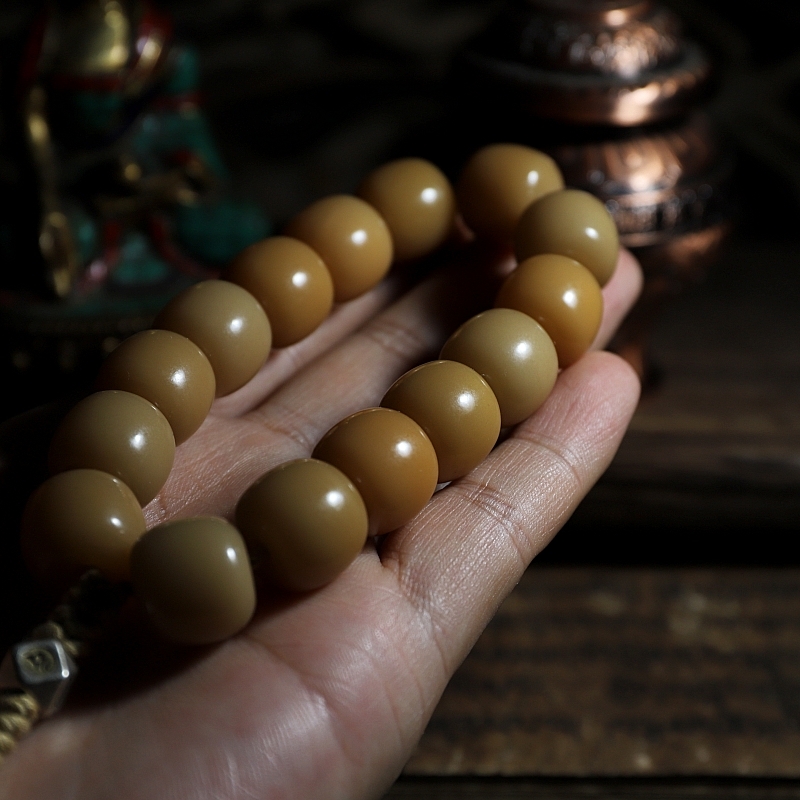 Timeless Essence – Handcrafted Natural Bodhi Root Mala Bracelet with White Jade Beads