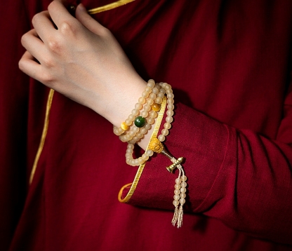 Tibetan Simplicity – Natural Highland Goat Horn Mala