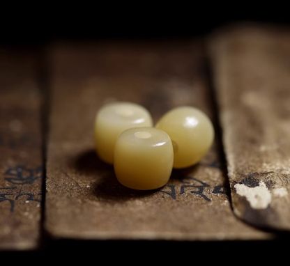 Natural White Jade Bodhi Root Mala – Handcrafted Timeless Elegance