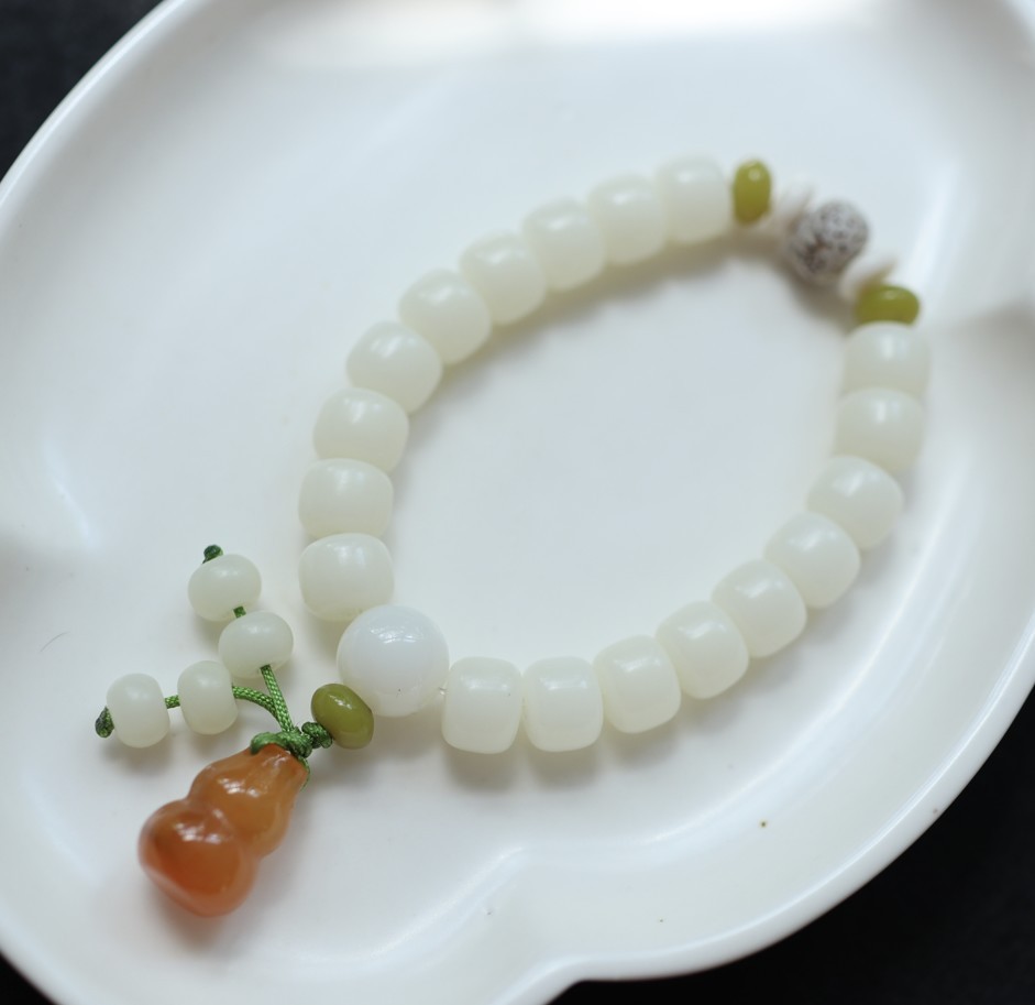 Lotus White Jade Bodhi Seed Mala (108 Beads)