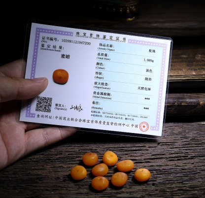 Tibetan Simplicity: Natural Highland Goat Horn Mala with Certified Beeswax Accents