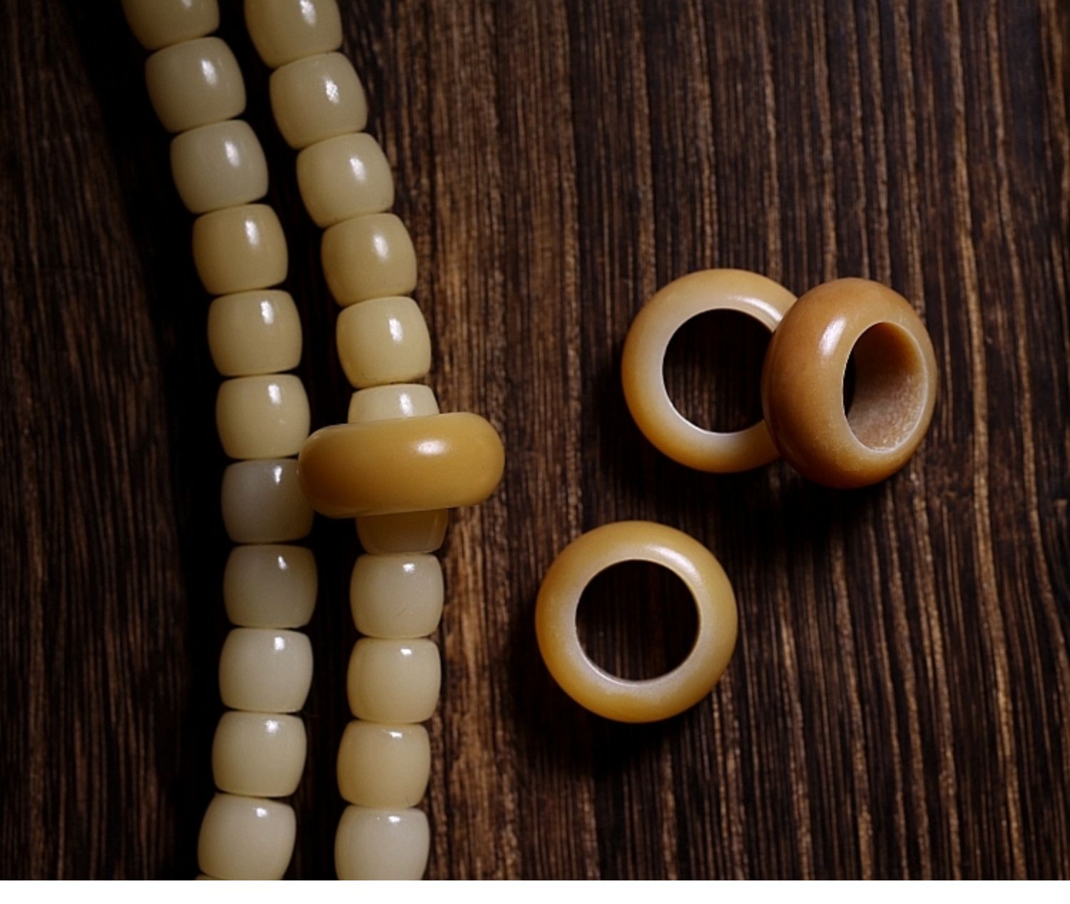 Natural White Jade Bodhi Root Mala – Handcrafted Timeless Elegance