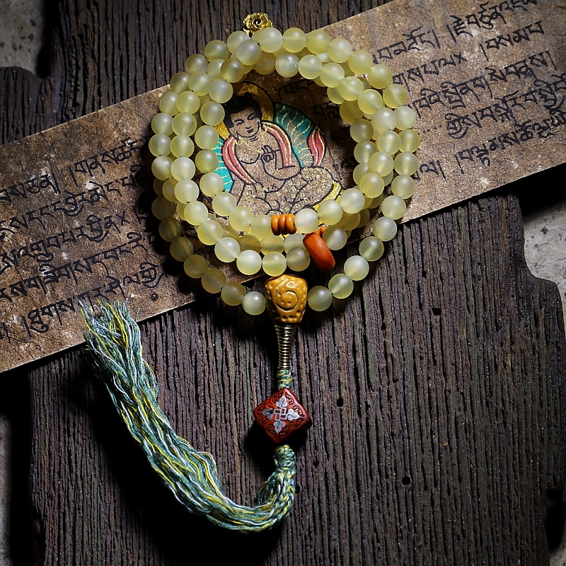 Tibetan Simplicity: Natural Highland Goat Horn Mala with Certified Beeswax Accents