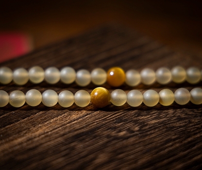 Tibetan Simplicity – Natural Highland Goat Horn Mala