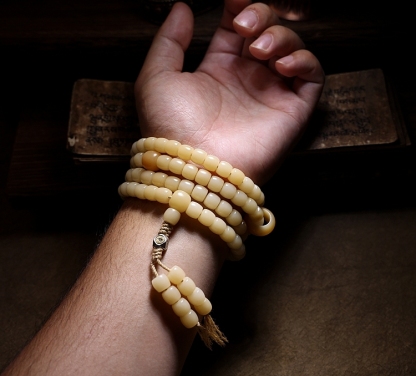 Natural White Jade Bodhi Root Mala – Handcrafted Timeless Elegance