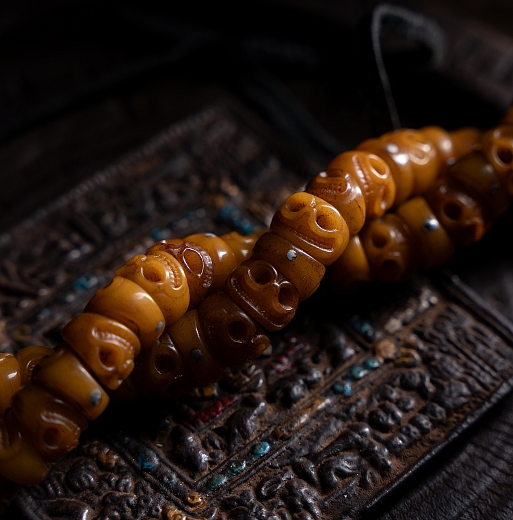 Tibetan Slant-Cut Yak Bone Skull Mala Bracelet – Charnel Ground Master Beads with Tassel