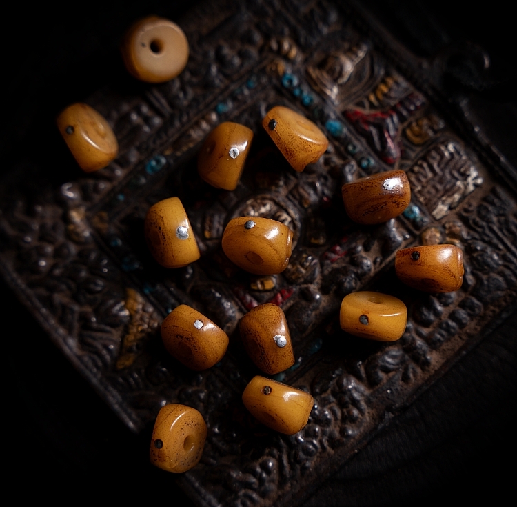 Tibetan Slant-Cut Yak Bone Skull Mala Bracelet – Charnel Ground Master Beads with Tassel