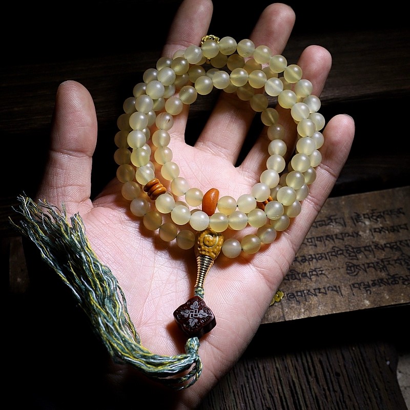 Tibetan Simplicity: Natural Highland Goat Horn Mala with Certified Beeswax Accents