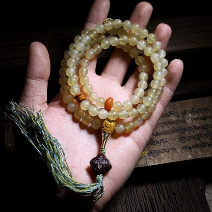Tibetan Simplicity: Natural Highland Goat Horn Mala with Certified Beeswax Accents