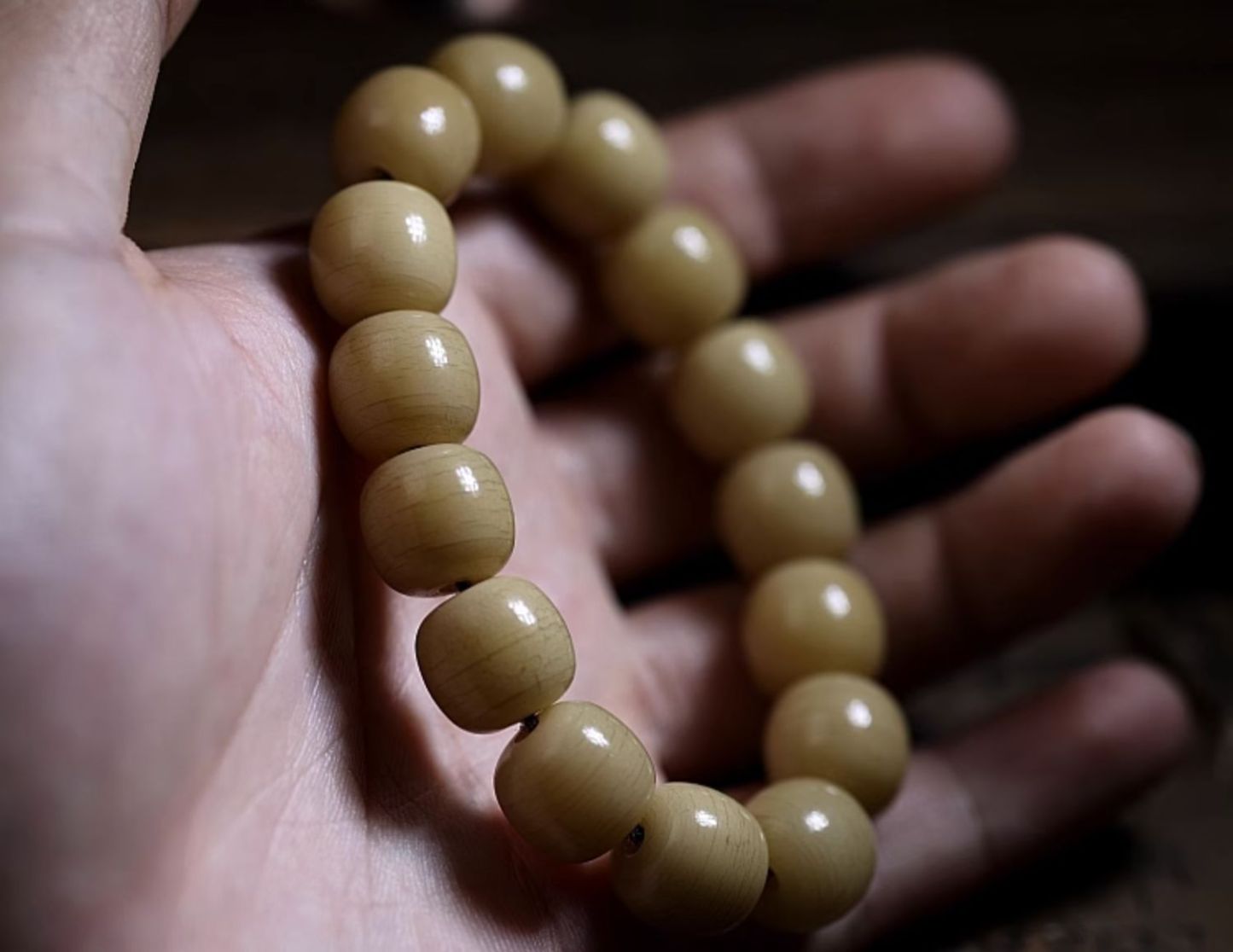 Natural White Jade Bodhi Root Mala – Handcrafted Timeless Elegance