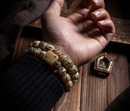 Sacred Guardians Yak Bone Bracelet – "Chitipati & Dice Edition"