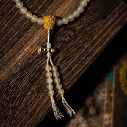 Tibetan Simplicity – Natural Highland Goat Horn Mala