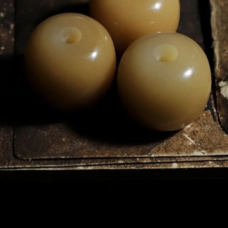 Timeless Essence – Handcrafted Natural Bodhi Root Mala Bracelet with White Jade Beads