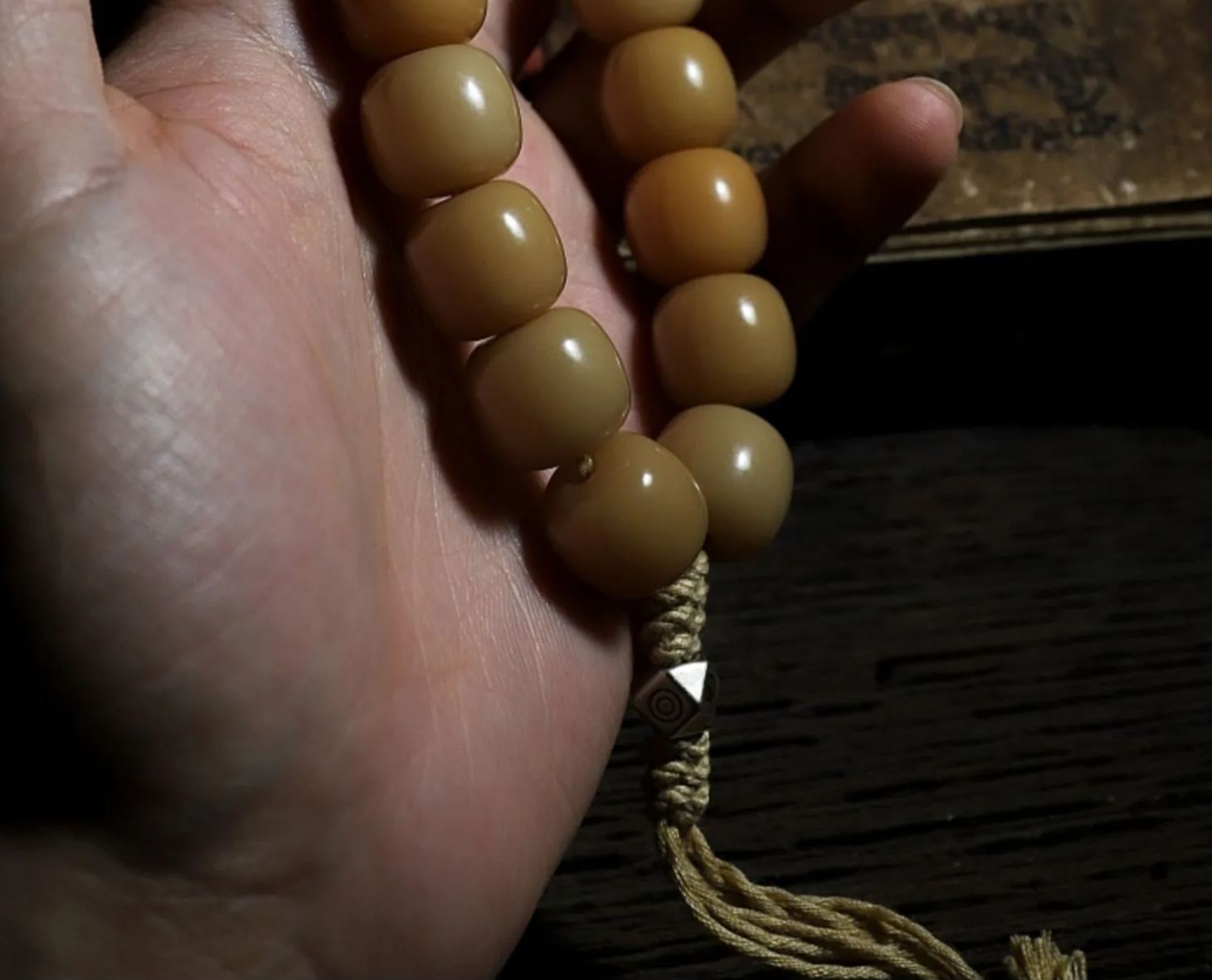 Timeless Essence – Handcrafted Natural Bodhi Root Mala Bracelet with White Jade Beads