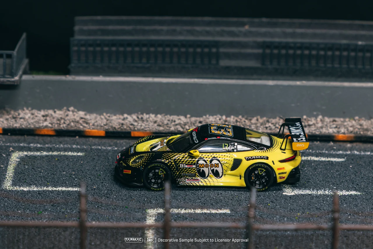 Tarmac Works 1/18 Porsche 911 GT3 R GT World Challenge Asia 2025 Phantom Global Racing Sun Jingzu / Adderly Fong (Pre-order)
