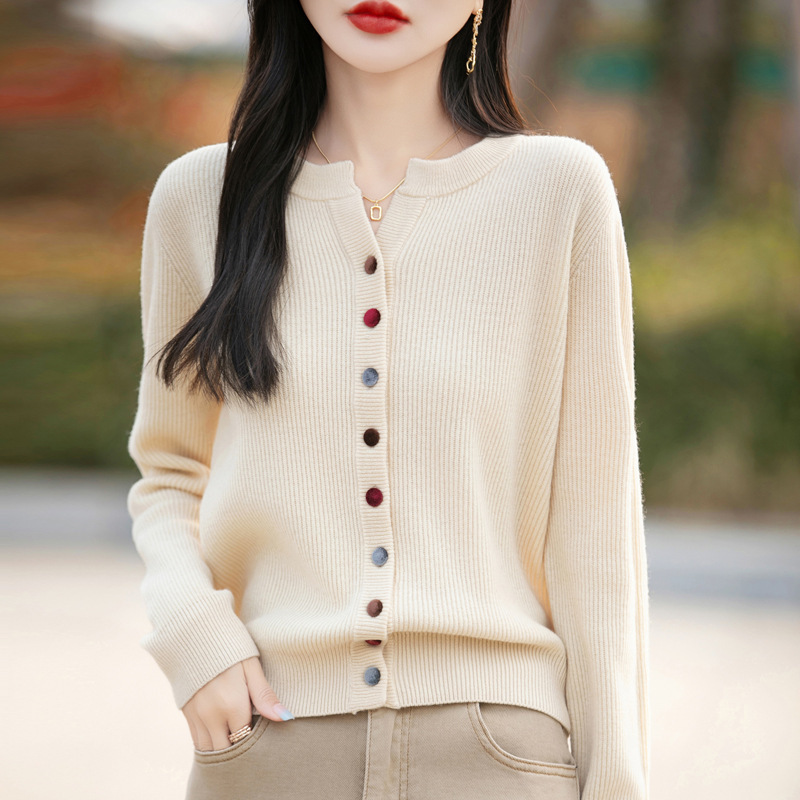 純色抽條彩扣寬鬆百搭安迪絨V領針織衫