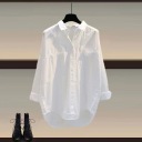 咖色毛衣+白色襯衫