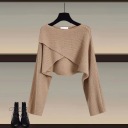 灰色毛衣+白色襯衫