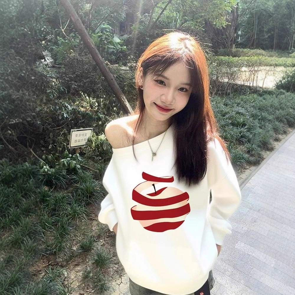 法式斜肩露肩白色蘋果印花設計感小眾寬鬆長袖T恤