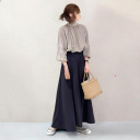 灰米色條紋上衣+黑色半裙