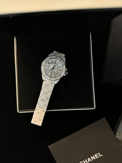 CHANEL J12 33mm セラミックレディースウォッチ｜ホワイト／ブラック｜スイス製クォーツ