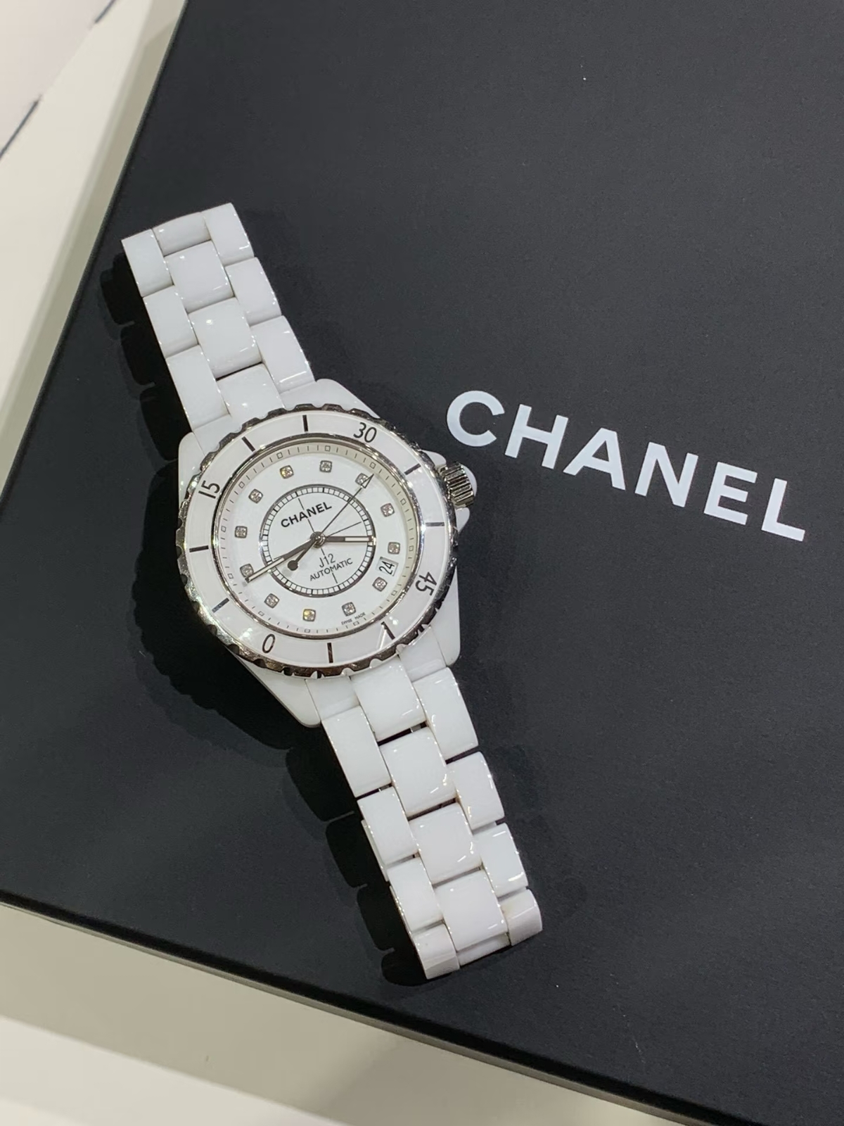 CHANEL J12 33mm セラミックレディースウォッチ｜ホワイト／ブラック｜スイス製クォーツ