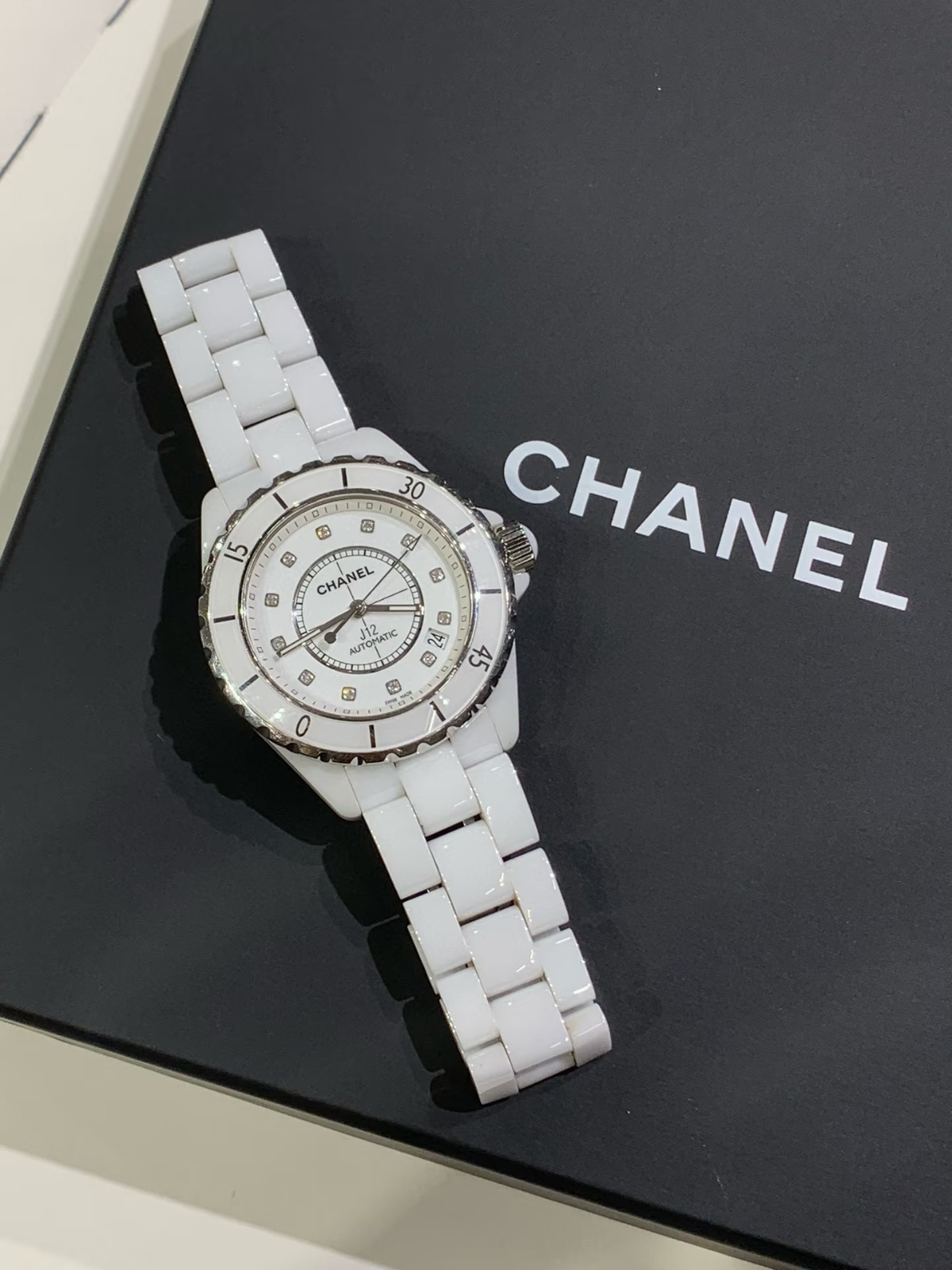 CHANEL J12 33mm セラミックレディースウォッチ｜ホワイト／ブラック｜スイス製クォーツ