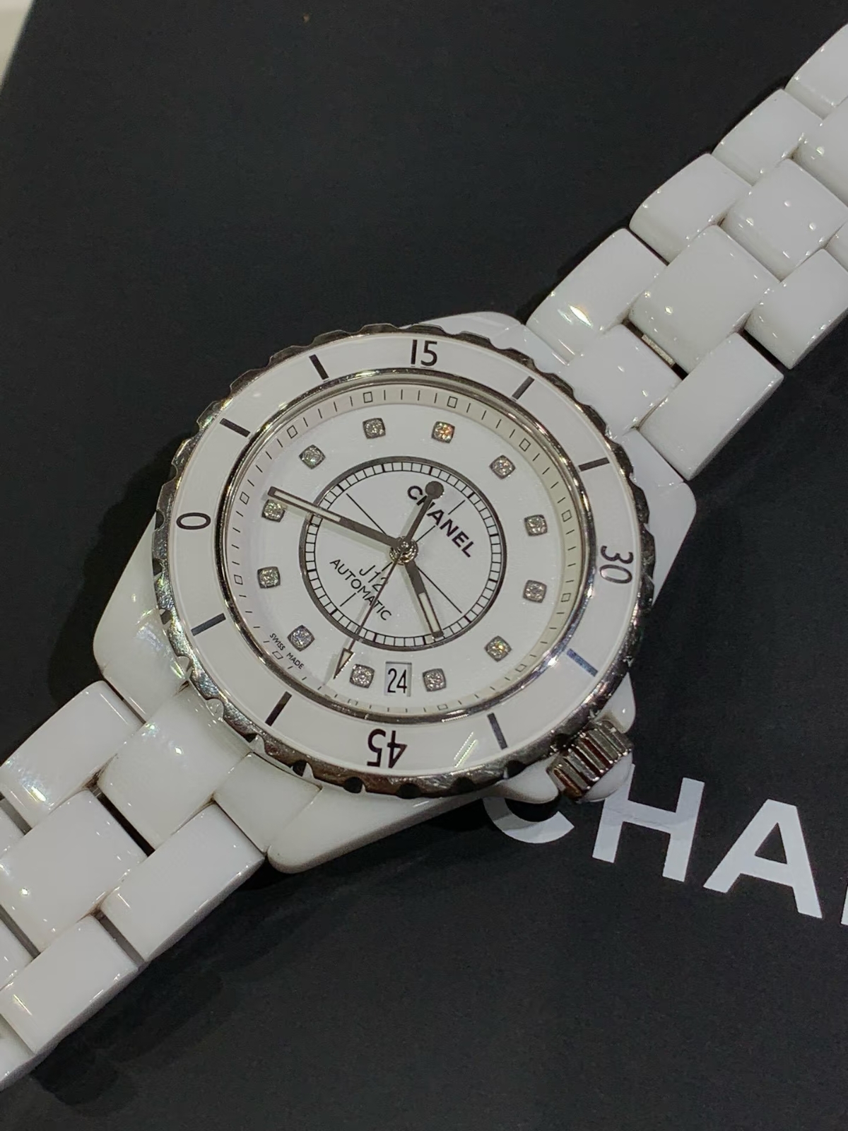 CHANEL J12 33mm セラミックレディースウォッチ｜ホワイト／ブラック｜スイス製クォーツ
