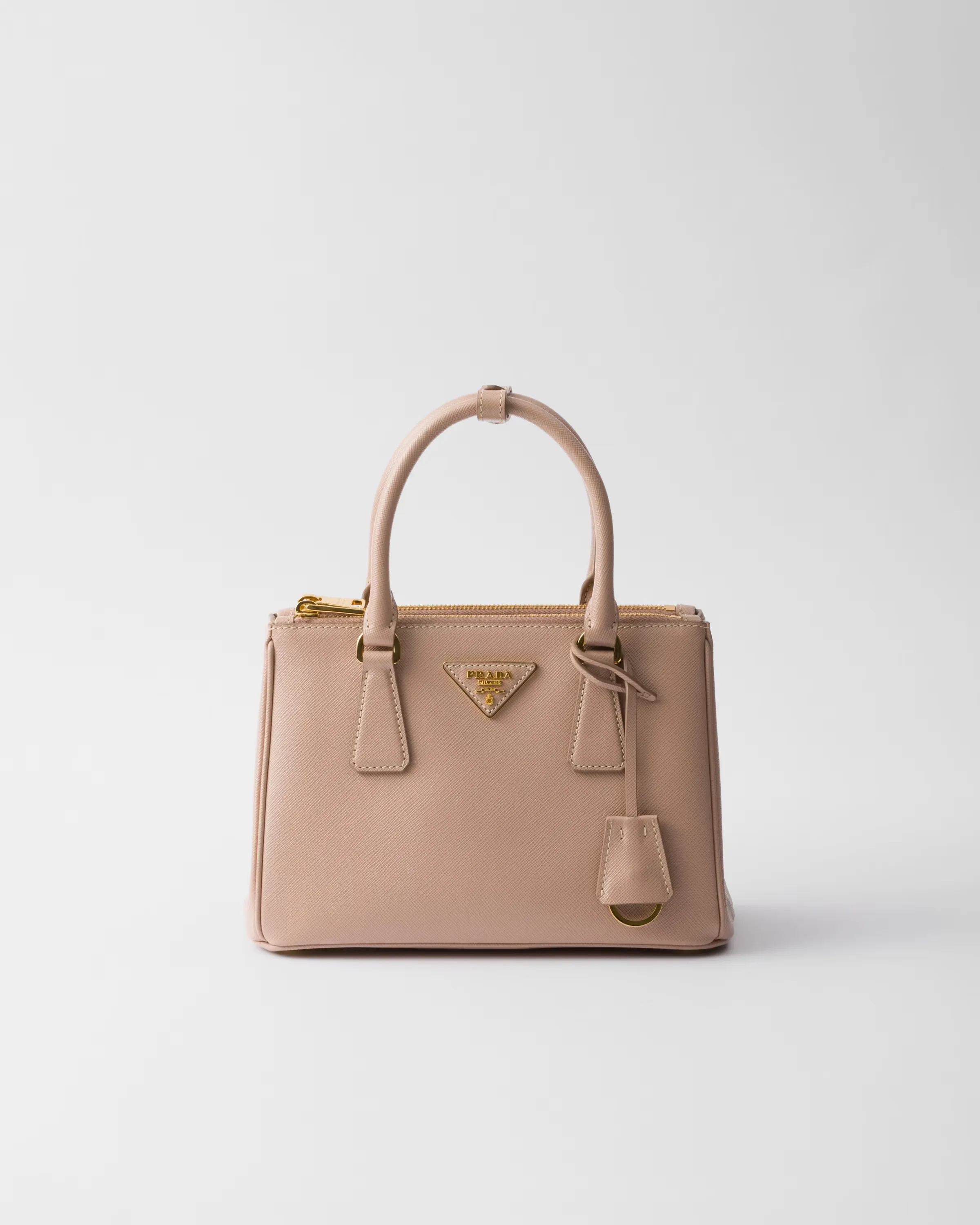 【PRADA】長澤まさみさん着用！夏感あふれる新作“ストローバッグ”が登場