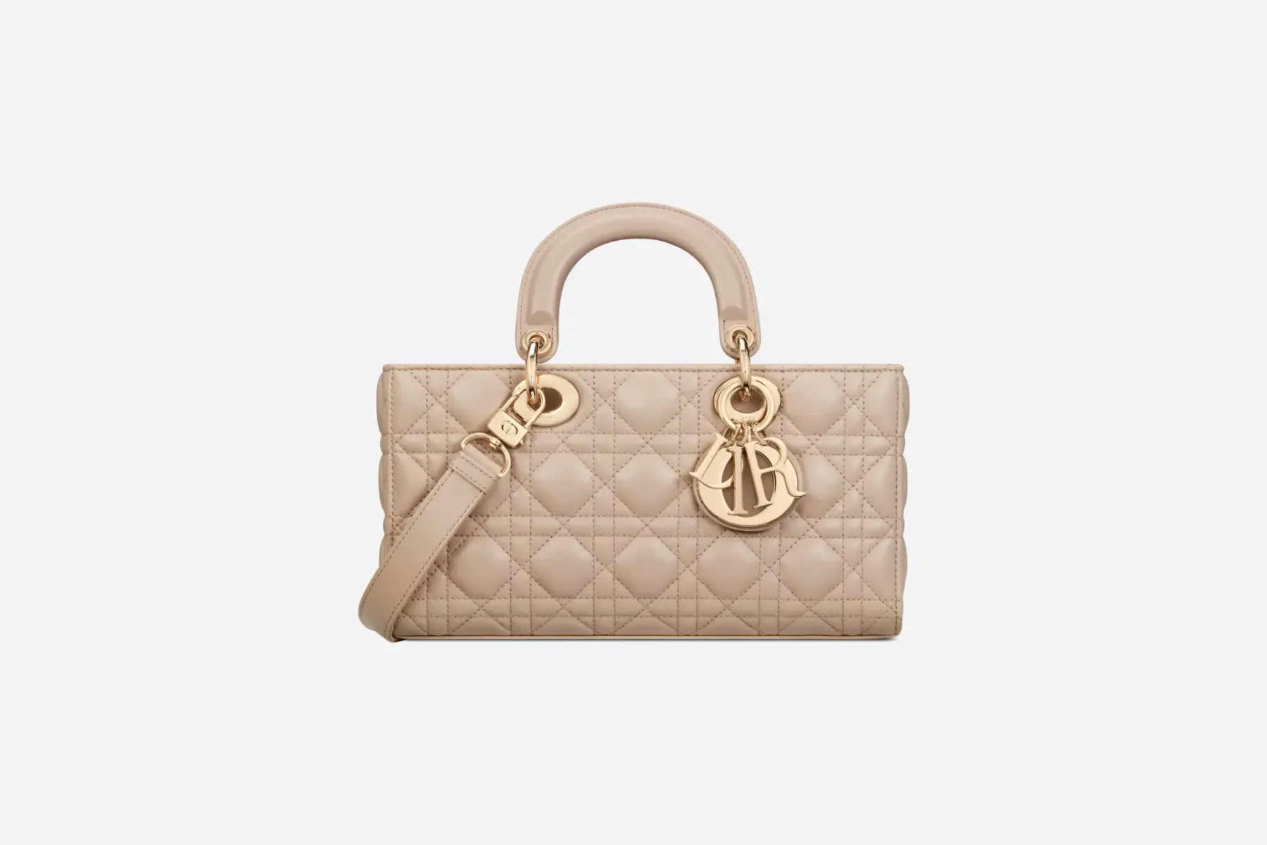 【Dior】スターと同じバッグが欲しい？佐藤晴美さん、富岡佳子さん愛用している同項 のLADY D-JOY ミディアムバッグ！雑誌掲載で大人気！