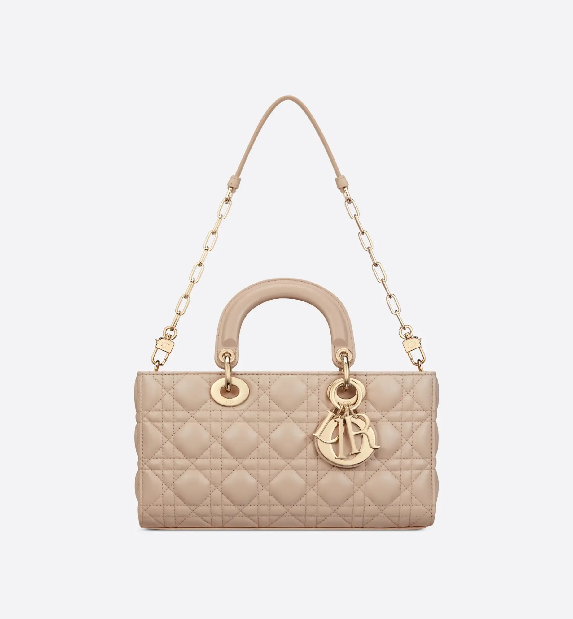 【Dior】スターと同じバッグが欲しい？佐藤晴美さん、富岡佳子さん愛用している同項 のLADY D-JOY ミディアムバッグ！雑誌掲載で大人気！