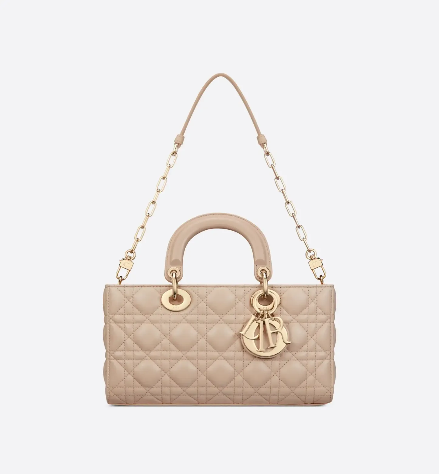 【Dior】スターと同じバッグが欲しい？佐藤晴美さん、富岡佳子さん愛用している同項 のLADY D-JOY ミディアムバッグ！雑誌掲載で大人気！
