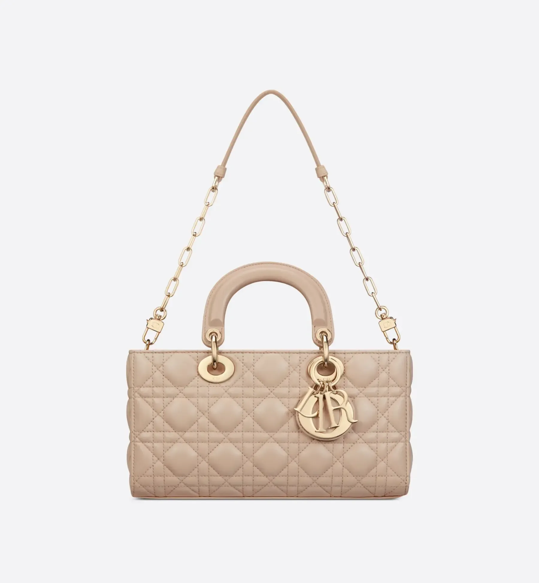【Dior】スターと同じバッグが欲しい？佐藤晴美さん、富岡佳子さん愛用している同項 のLADY D-JOY ミディアムバッグ！雑誌掲載で大人気！